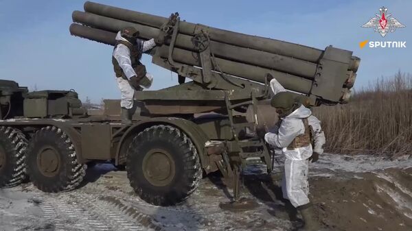 🪖 Sistema de lançamento múltiplo de foguetes Uragan russo atinge posições inimigas na região de Carcóvia - Sputnik Brasil