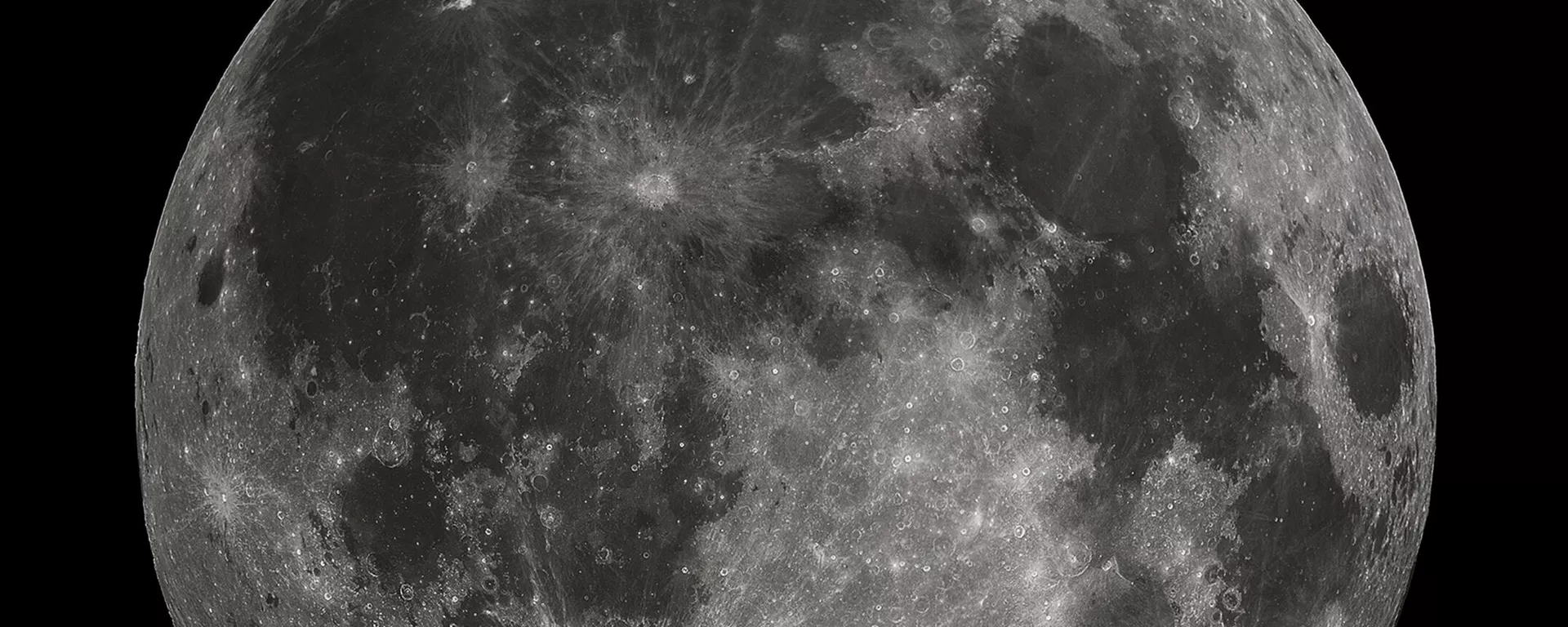 As planícies lunares escuras e relativamente sem características marcantes, claramente visíveis a olho nu, são vastas poças solidificadas de lava antiga chamadas mares lunares - Sputnik Brasil, 1920, 26.02.2026