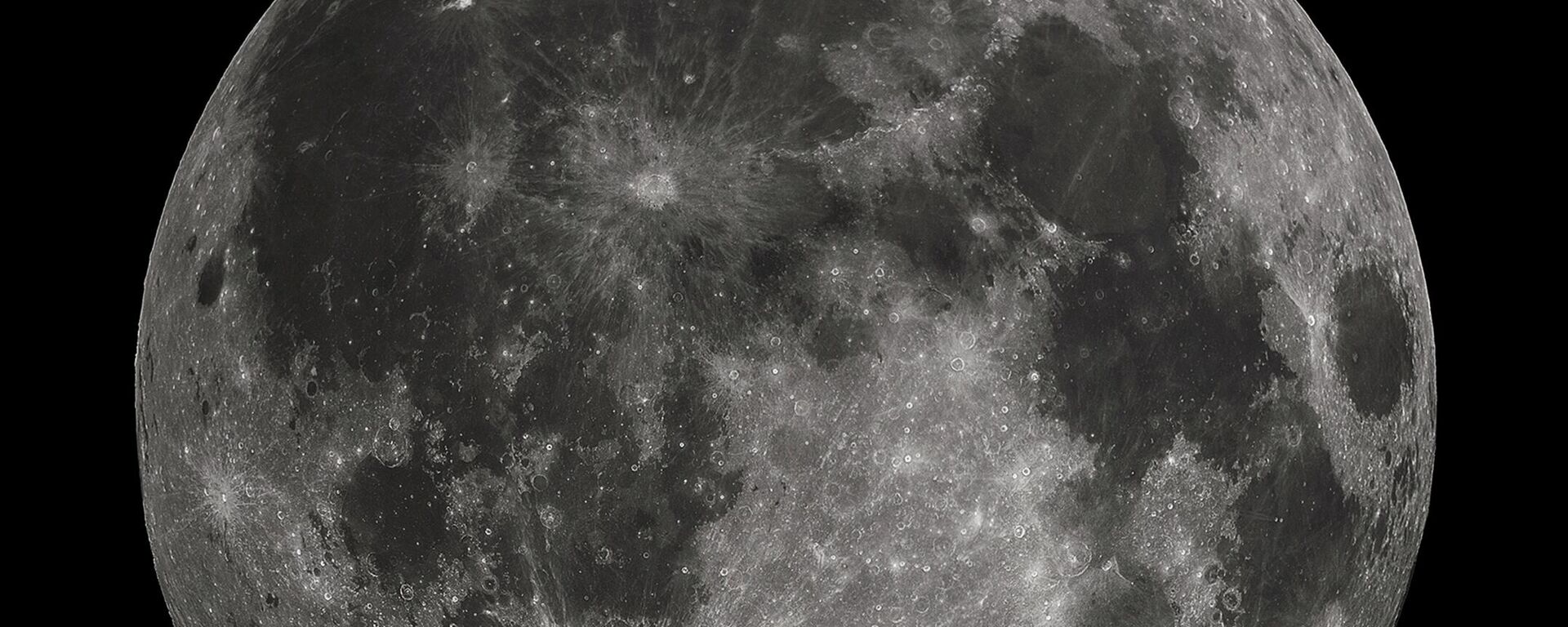 As planícies lunares escuras e relativamente sem características marcantes, claramente visíveis a olho nu, são vastas poças solidificadas de lava antiga chamadas mares lunares - Sputnik Brasil, 1920, 26.02.2026