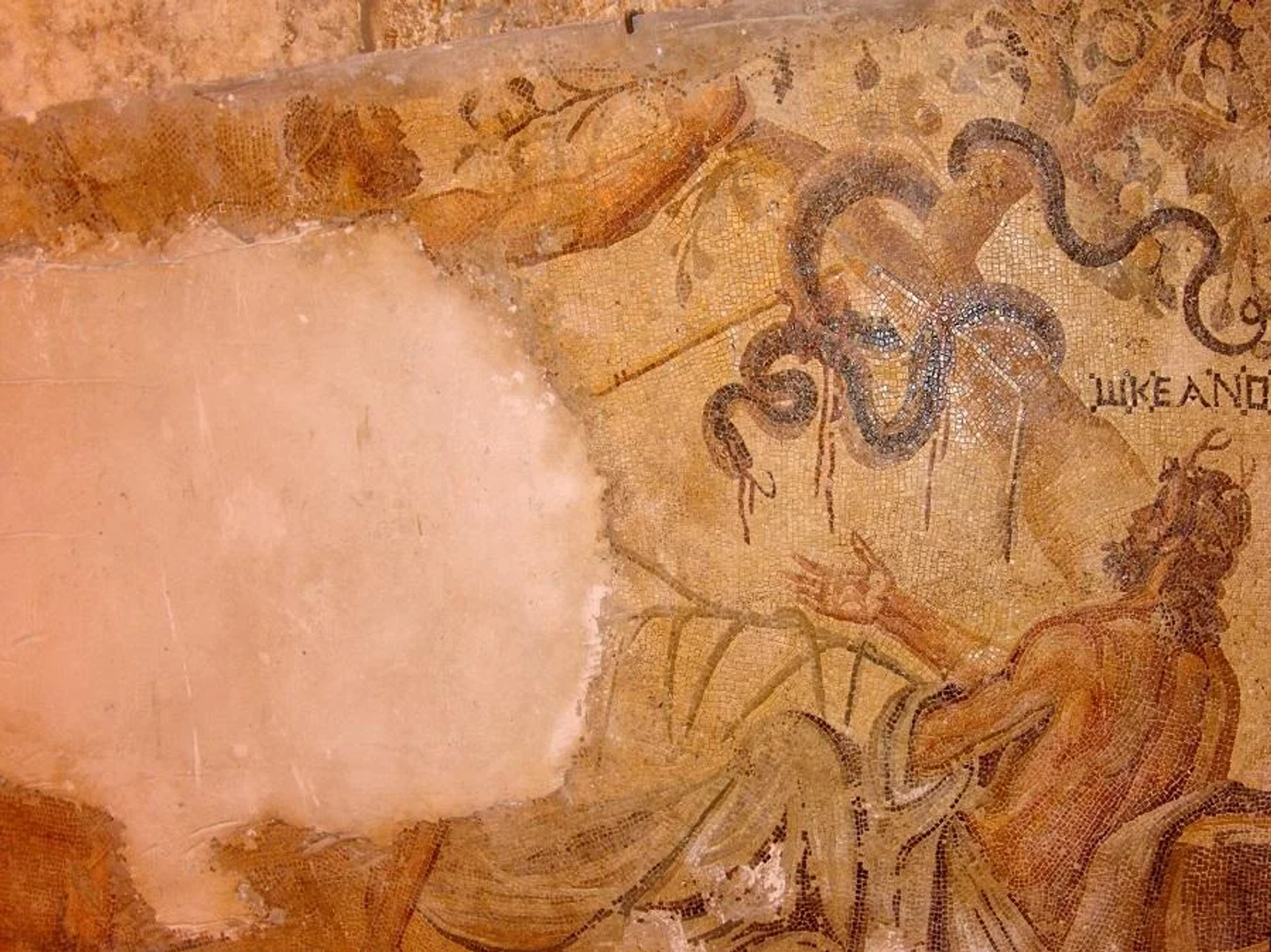 Modelo de fragmento de mosaico representando Hércules da era romana. Modelo de fragmento de mosaico representando Hércules da era romana.