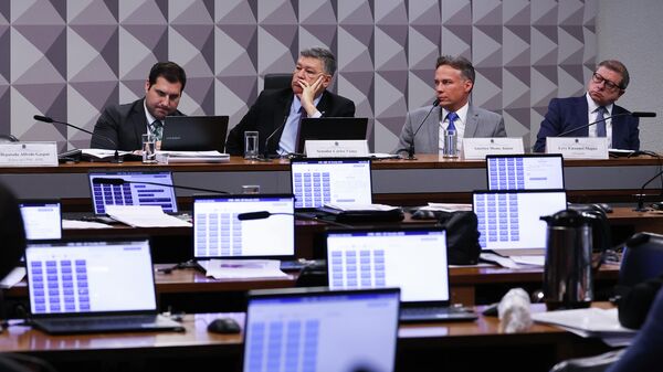 Reunião da Comissão Parlamentar Mista de Inquérito (CPMI) do INSS  para tomar depoimento do presidente da Amar Brasil Clube de Benefícios (ABCB), Américo Monte Júnior, Brasília, 4 de dezembro de 2025 - Sputnik Brasil