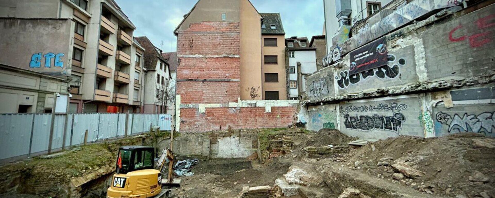 No centro histórico de Estrasburgo, foi descoberta uma sequência de povoamento do território, abrangendo o período do Império Romano ao século XXI - Sputnik Brasil, 1920, 27.02.2026