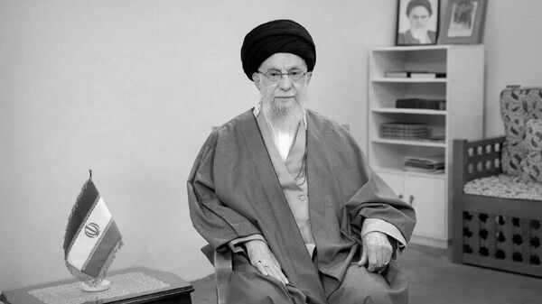 Quem foi Ali Khamenei, líder supremo do Irã assassinado em ataque dos EUA e Israel? - Sputnik Brasil