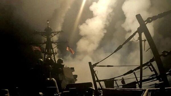 Ataque EUA-Israel ao Irã pode provocar aumento nos preços do petróleo e riscos à segurança no Mar Vermelho, diz analista - Sputnik Brasil