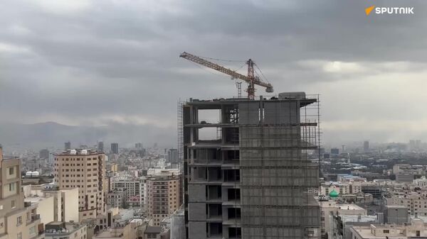 Veja as consequências dos últimos impactos em Teerã, através de imagens da Sputnik - Sputnik Brasil