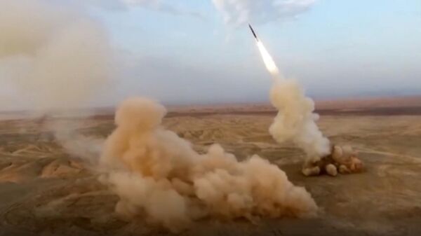 Esta imagem capturada de um vídeo mostra o lançamento de mísseis balísticos subterrâneos pelo Corpo de Guardiões da Revolução Islâmica do Irã durante um exercício militar, 29 de julho de 2020 - Sputnik Brasil
