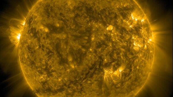 Imagem do Sol capturada pelo Observatório de Dinâmica Solar da NASA, 9 de setembro de 2025 - Sputnik Brasil