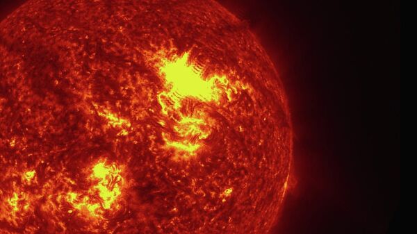 Foi registrada uma erupção solar de magnitude 5,16. O fluxo de radiação do evento é de três a cinco vezes maior do que o de todas as erupções do ano de 2025 - Sputnik Brasil