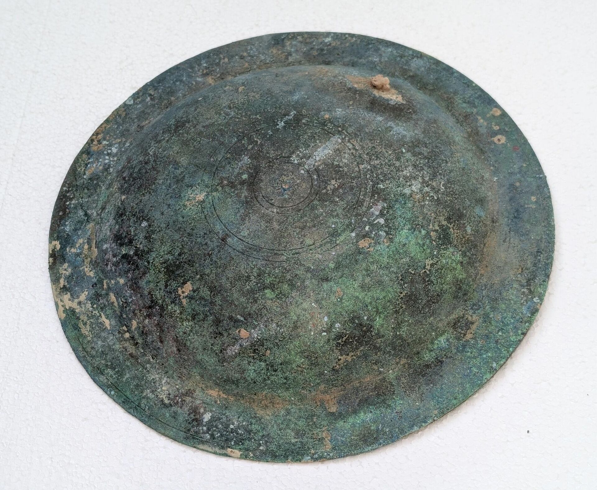 Umbo, elemento decorativo central de um escudo descoberto nas escavações na Romênia