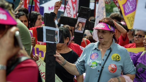 Mulheres manifestam na Avenida Paulista no Dia Internacional da Mulher - Sputnik Brasil