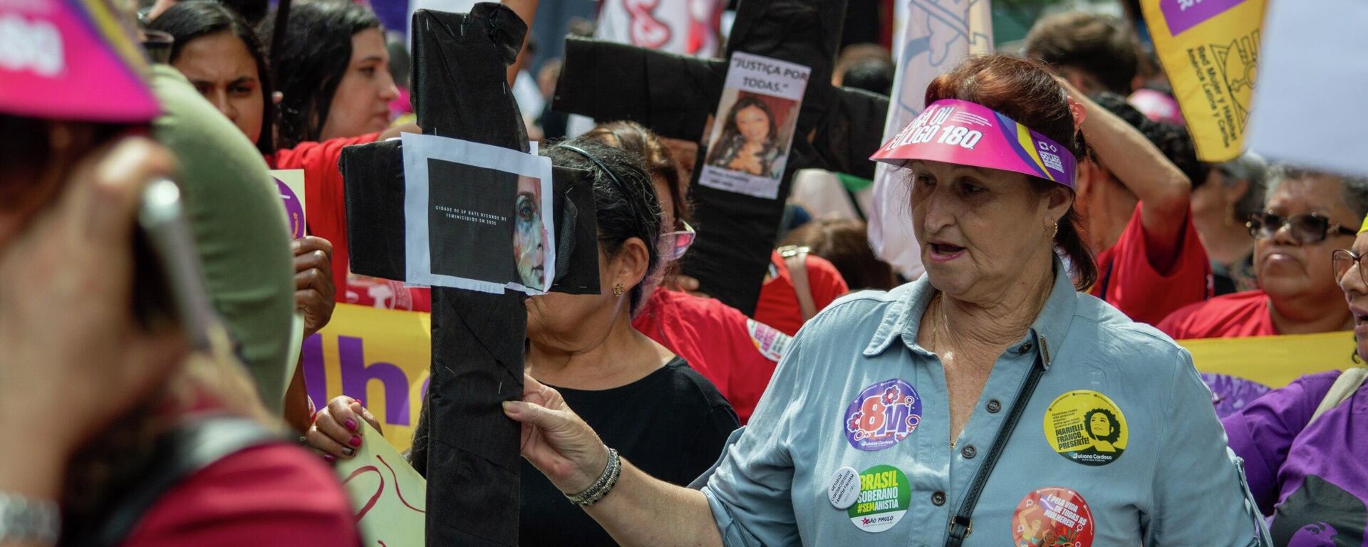 Mulheres manifestam na Avenida Paulista no Dia Internacional da Mulher - Sputnik Brasil, 1920, 08.03.2026