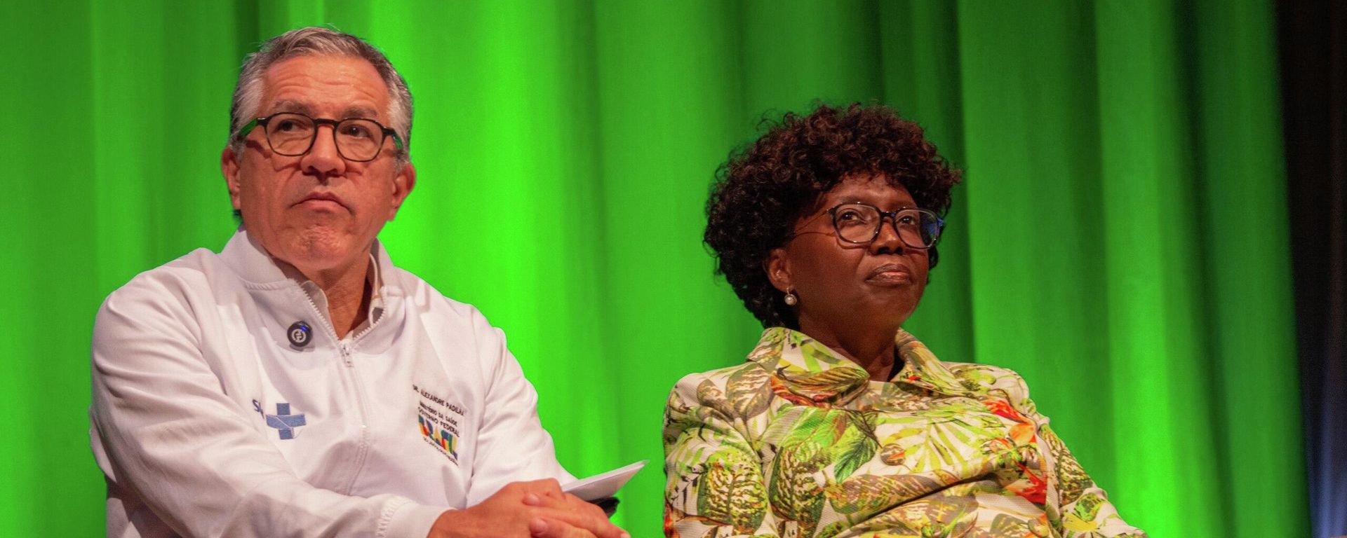 Ministro da Saúde, Alexandre Padilha, ao lado da ministra da Saúde de Angola, Sílvia Lutucuta, durante evento de acordo internacional de cooperação com Angola, voltado ao fortalecimento da saúde pública. São Paulo, Teatro da Faculdade de Medicina da Universidade de São Paulo (USP), 10 de março de 2026 - Sputnik Brasil, 1920, 10.03.2026