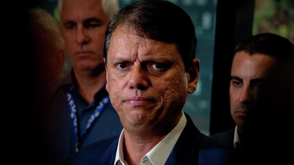 Governador de São Paulo, Tarcísio de Freitas (Republicanos) em coletiva após inauguração de obras do metrô na capital paulista, em 11 de março de 2026 - Sputnik Brasil