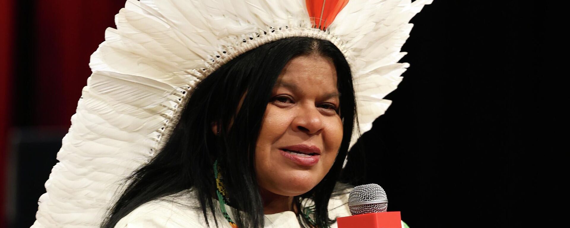 A ministra dos Povos Indígenas, Sonia Guajajara, participa da COP 30 em Perspectiva: Povos Indígenas e as Mudanças Climáticas, conferência realizada pelo Instituto de Ensino e Pesquisa (Insper), em parceria com o Ministério dos Povos Indígenas - Sputnik Brasil, 1920, 12.03.2026