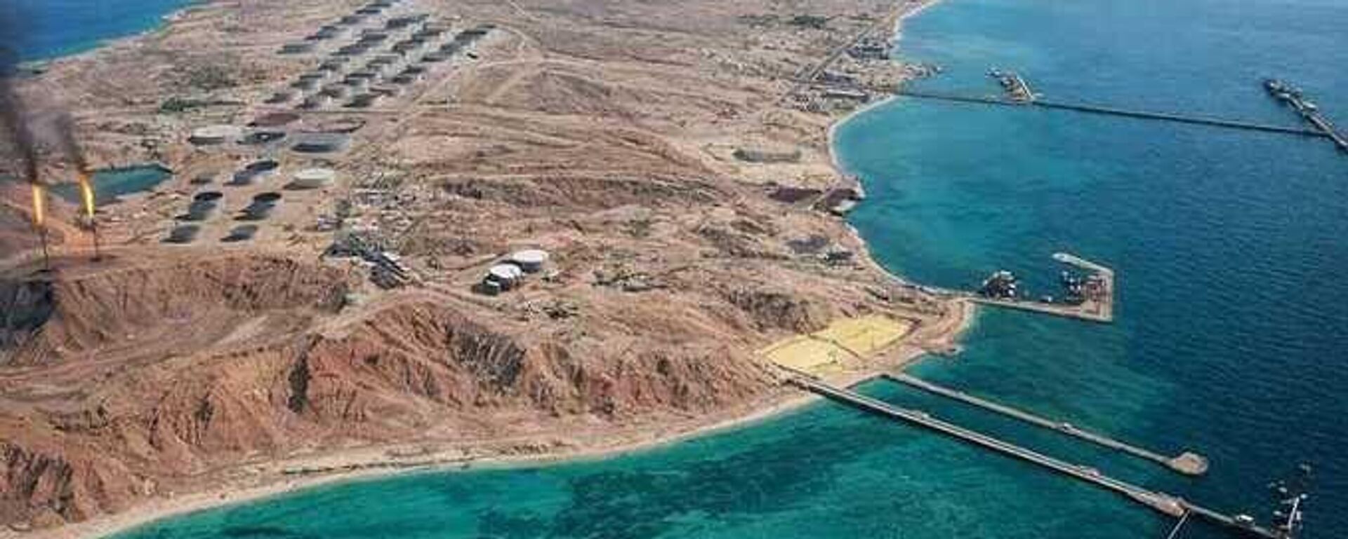 EUA podem tentar assumir controle do comércio de petróleo no Golfo com ataque à ilha de Kharg, diz especialista - Sputnik Brasil, 1920, 26.03.2026