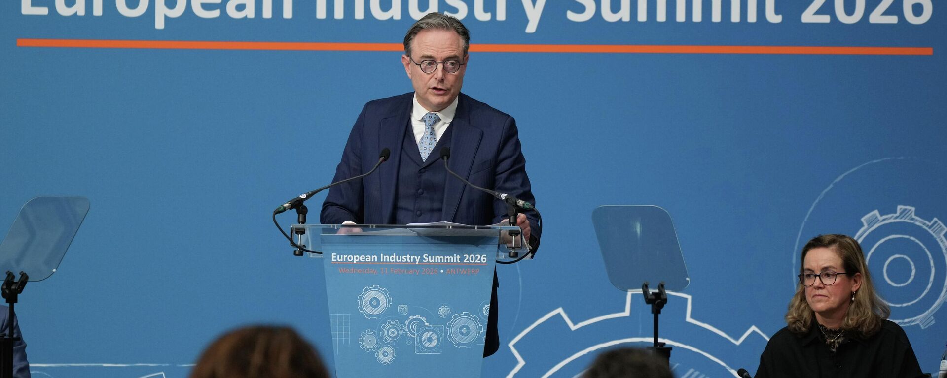 O primeiro-ministro belga Bart De Wever discursa durante a Cúpula da Indústria Europeia em Antuérpia, Bélgica, 11 de fevereiro de 2026 - Sputnik Brasil, 1920, 16.03.2026