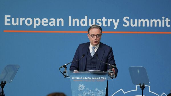 O primeiro-ministro belga Bart De Wever discursa durante a Cúpula da Indústria Europeia em Antuérpia, Bélgica, 11 de fevereiro de 2026 - Sputnik Brasil