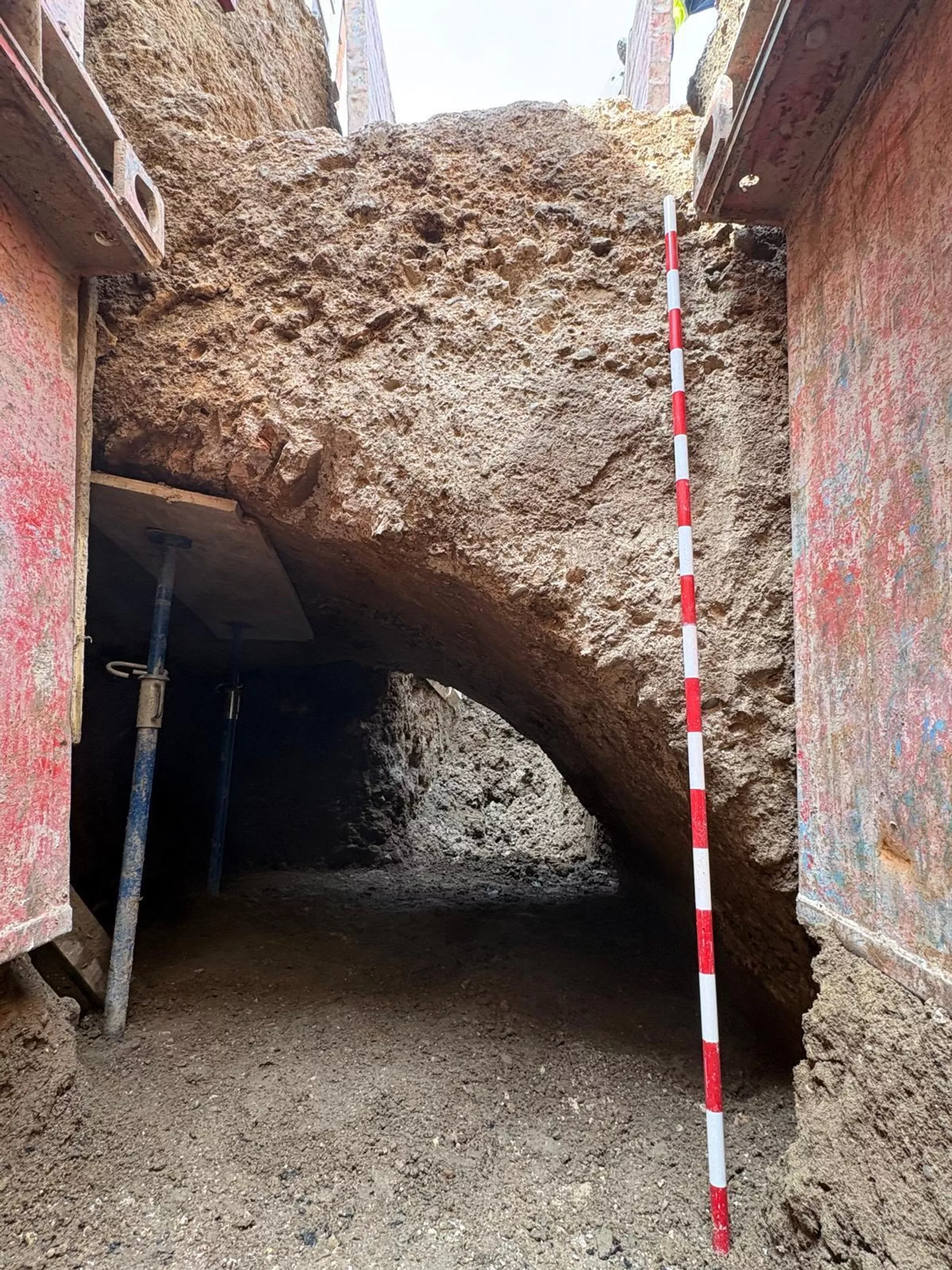 Trabalhos arqueológicos nos canteiros de obras da praça de São Miguel e avenida de Coso, em Saragoça, Espanha Trabalhos arqueológicos nos canteiros de obras da praça de São Miguel e avenida de Coso, em Saragoça, Espanha - Sputnik Brasil, 1920, 16.03.2026