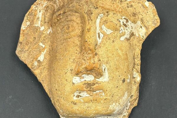 Artefato descoberto durante escavações arqueológicas na praça de São Miguel e avenida de Coso, em Saragoça, Espanha - Sputnik Brasil