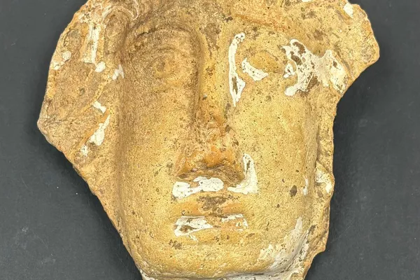 Artefato descoberto durante escavações arqueológicas na praça de São Miguel e avenida de Coso, em Saragoça, Espanha Artefato descoberto durante escavações arqueológicas na praça de São Miguel e avenida de Coso, em Saragoça, Espanha - Sputnik Brasil