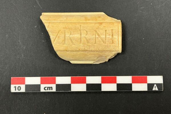 Artefato descoberto durante escavações arqueológicas na praça de São Miguel e avenida de Coso, em Saragoça, Espanha - Sputnik Brasil