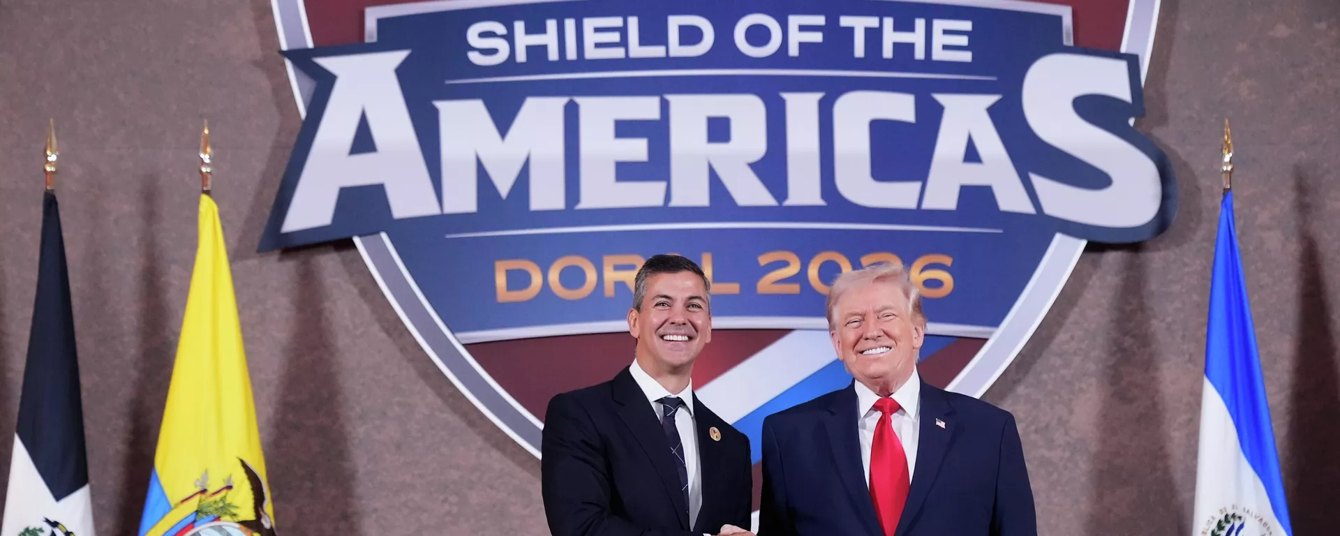 Presidente do Paraguai, Santiago Peña, ao lado do homólogo norte-americano, Donald Trump, durante encontro que inaugurou a coalizão Escudo das Américas. Miami, EUA, 7 de março de 2026 - Sputnik Brasil, 1920, 17.03.2026