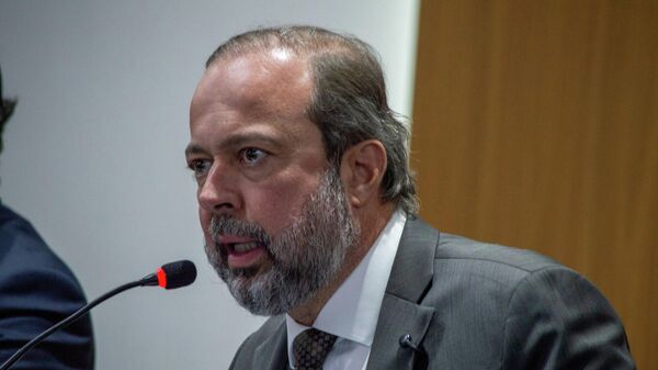 O ministro de Minas e Energia, Alexandre Silveira, durante leilão na Câmara de Comércio de Energia Elétrica (CCEE), em São Paulo (SP) - Sputnik Brasil