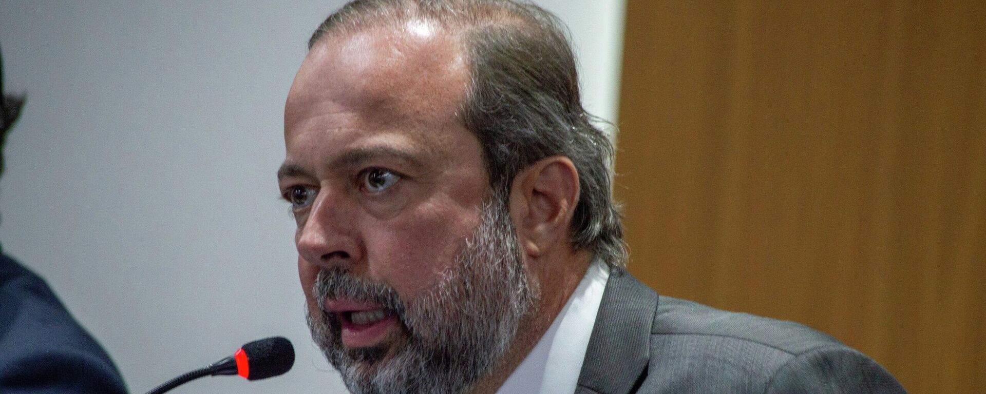 O ministro de Minas e Energia, Alexandre Silveira, durante leilão na Câmara de Comércio de Energia Elétrica (CCEE), em São Paulo (SP) - Sputnik Brasil, 1920, 18.03.2026