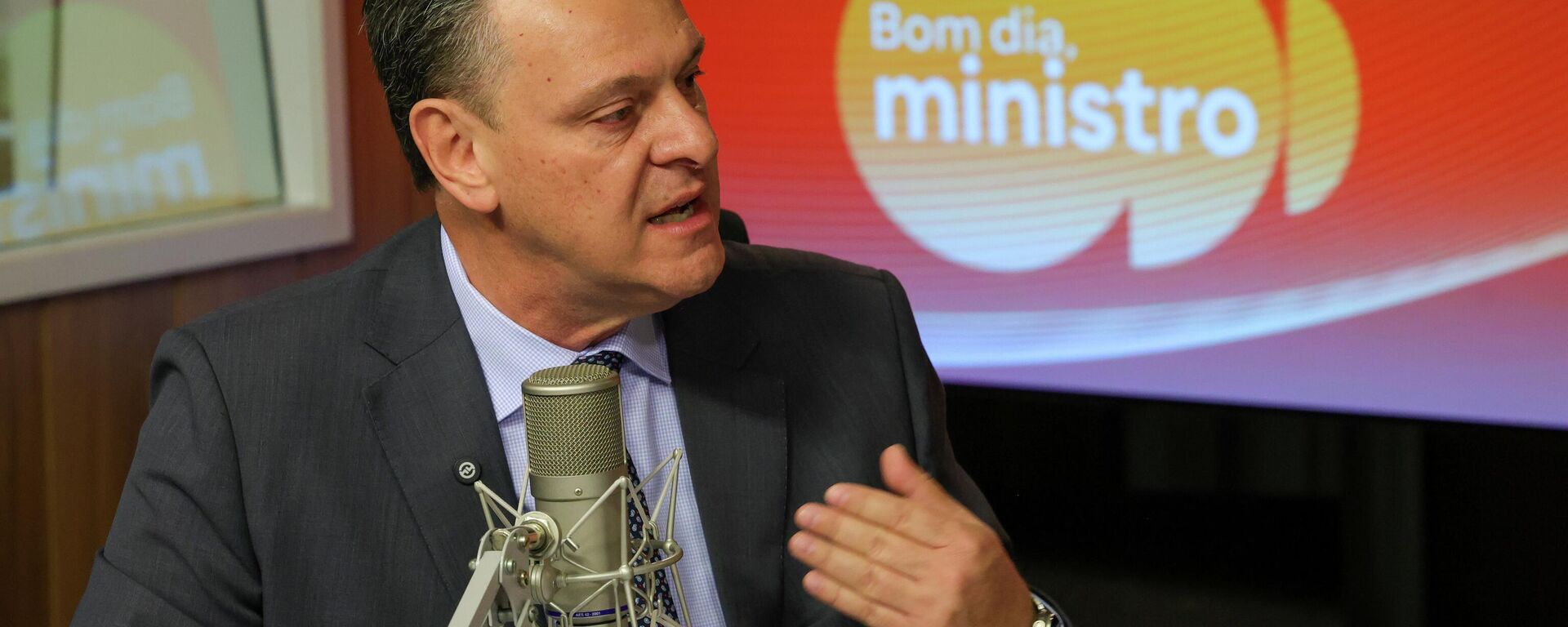 O ministro da Agricultura e Pecuária, Carlos Fávaro, participa do programa Bom Dia, Ministro, Brasília, 17 de setembro de 2025 - Sputnik Brasil, 1920, 19.03.2026