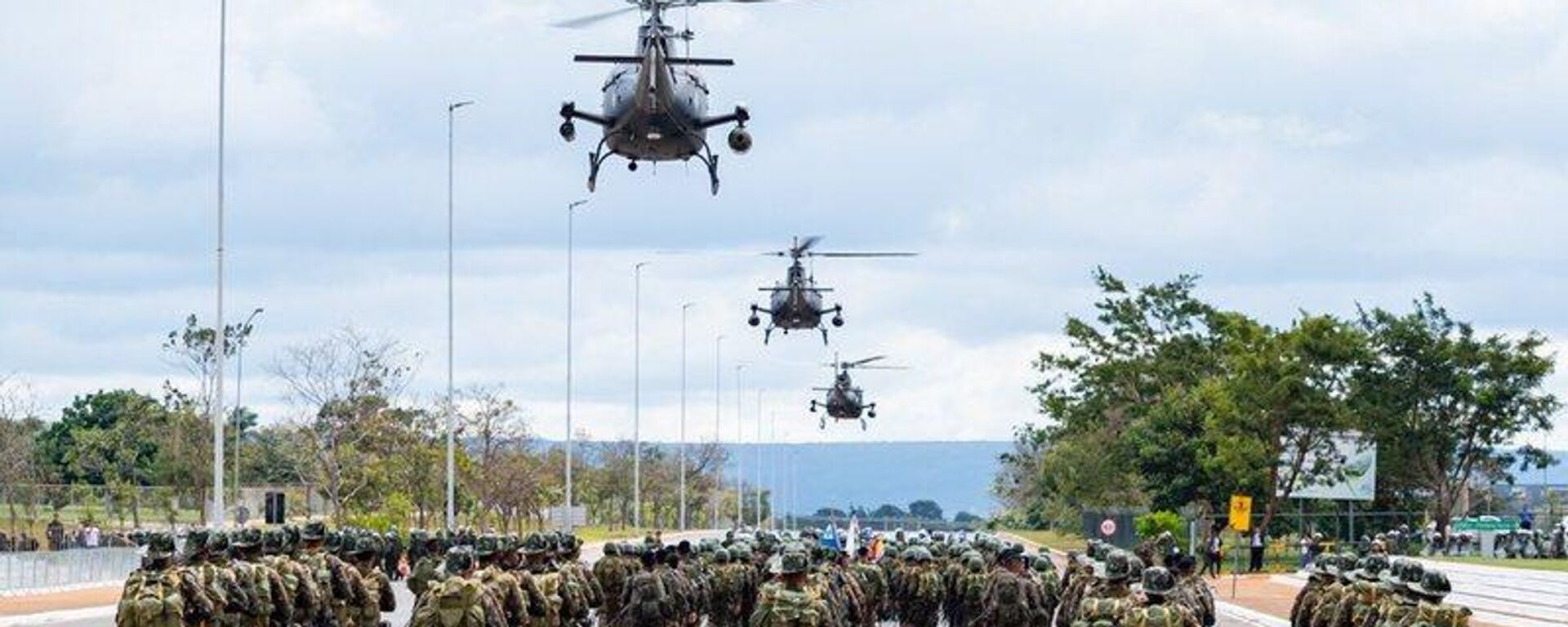 Militares celebram o Dia do Exército em Brasília (DF). Brasil, 19 de abril de 2023 - Sputnik Brasil, 1920, 19.03.2026