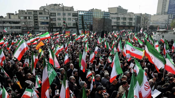 Pessoas no comício em apoio ao novo líder supremo do Irã, Mojtaba Khamenei, em meio ao conflito dos EUA e Israel contra o Irã Pessoas no comício em apoio ao novo líder supremo do Irã, Mojtaba Khamenei, em meio ao conflito dos EUA e Israel contra o Irã - Sputnik Brasil