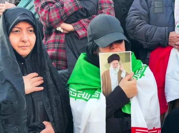 Um comício em memória do falecido líder supremo do Irã, aiatolá Ali Khamenei - Sputnik Brasil