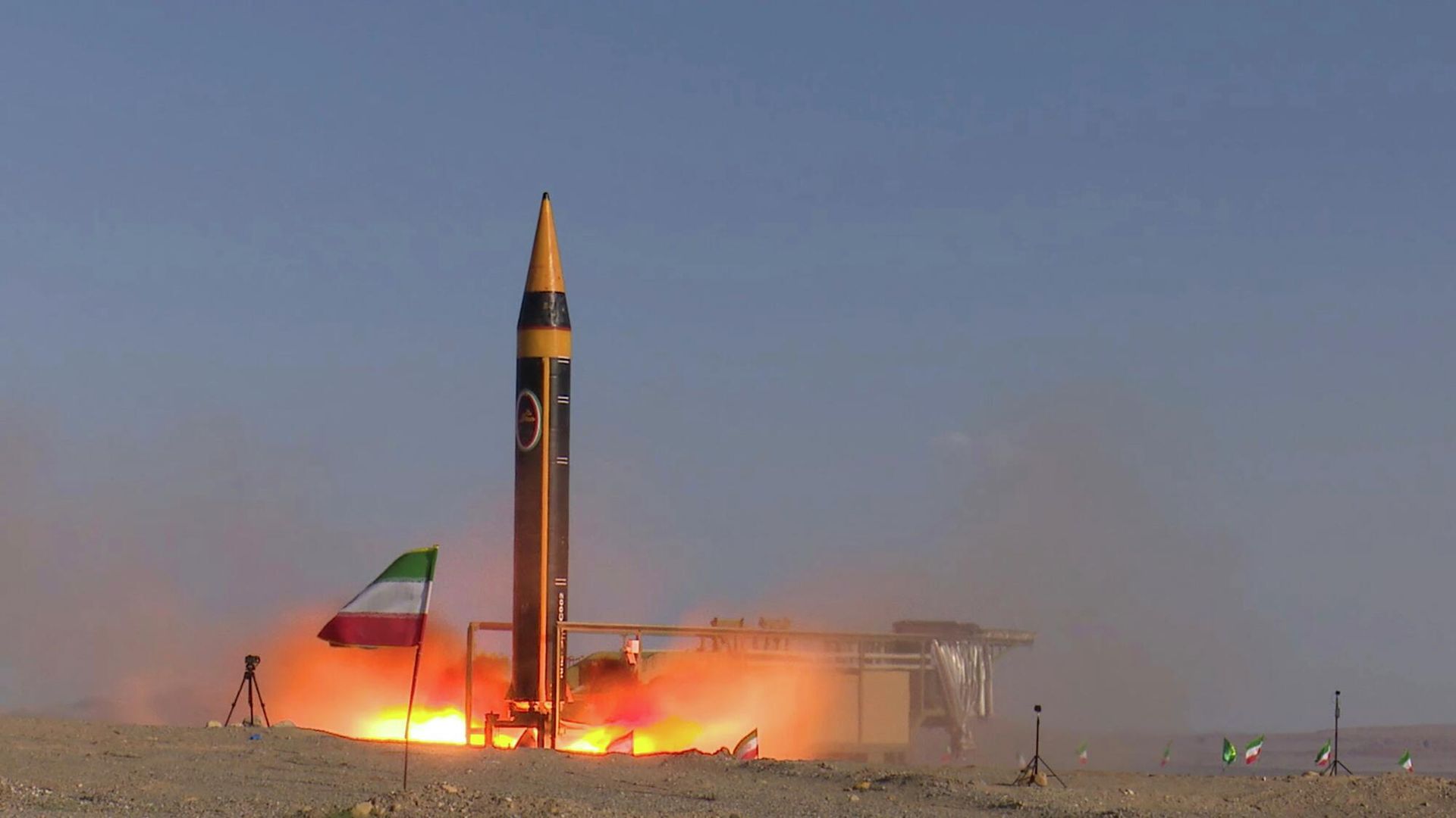 Nesta foto, divulgada pelo Ministério da Defesa iraniano em 25 de maio de 2023, um míssil Khorramshahr-4 é lançado em um local não revelado, no Irã (Ministério da Defesa iraniano via AP) Nesta foto, divulgada pelo Ministério da Defesa iraniano em 25 de maio de 2023, um míssil Khorramshahr-4 é lançado em um local não revelado, no Irã (Ministério da Defesa iraniano via AP) - Sputnik Brasil, 1920, 21.04.2026