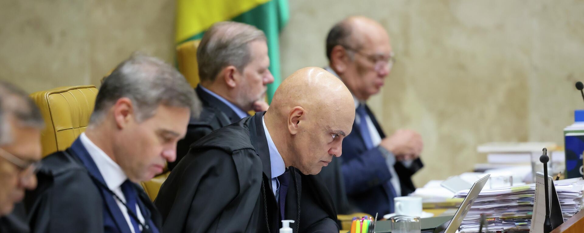 Ministros do Supremo Tribunal Federal (STF) durante sessão plenária em Brasília, em março de 2026 - Sputnik Brasil, 1920, 20.03.2026