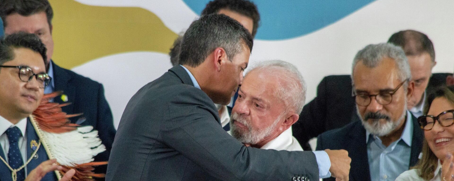 O presidentes Luiz Inácio Lula da Silva (Brasil) e Santiago Peña (Paraguai) se encontram em Campo Grande (MS), 22 de março de 2026. - Sputnik Brasil, 1920, 23.03.2026