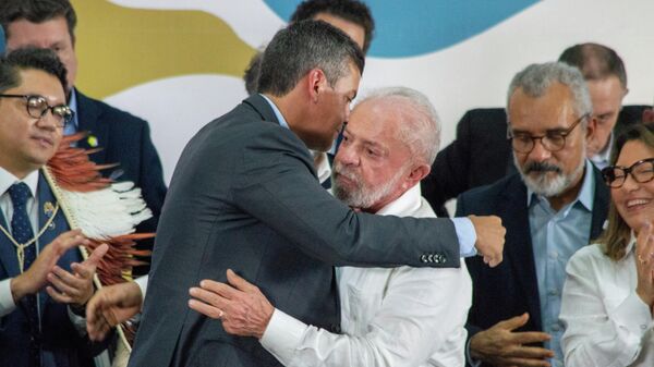 O presidentes Luiz Inácio Lula da Silva (Brasil) e Santiago Peña (Paraguai) se encontram em Campo Grande (MS), 22 de março de 2026. - Sputnik Brasil