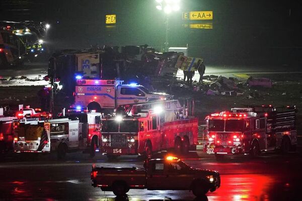 Cresce para 2 mortos e 13 feridos o número de vítimas da colisão no aeroporto de Nova York  - Sputnik Brasil