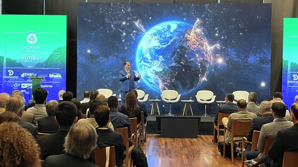 Presidente da Associação Brasileira para Desenvolvimento de Atividades Nucleares (ABDAN), Celso Cunha discursa no Nuclear Summit, no Rio de Janeiro. Brasil, 23 de março de 2026 - Sputnik Brasil