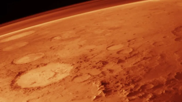 Esta imagem da sonda Viking 1 mostra a tênue atmosfera de Marte. As montanhas da bacia sul de Argyre são visíveis, com a cratera Galle à esquerda do centro. O número da imagem Viking é 040A63. A foto foi tirada com um filtro de cor vermelha - Sputnik Brasil