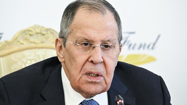 Ocidente minoritário tenta preservar os restos de seu domínio no Oriente Médio, afirma Lavrov - Sputnik Brasil