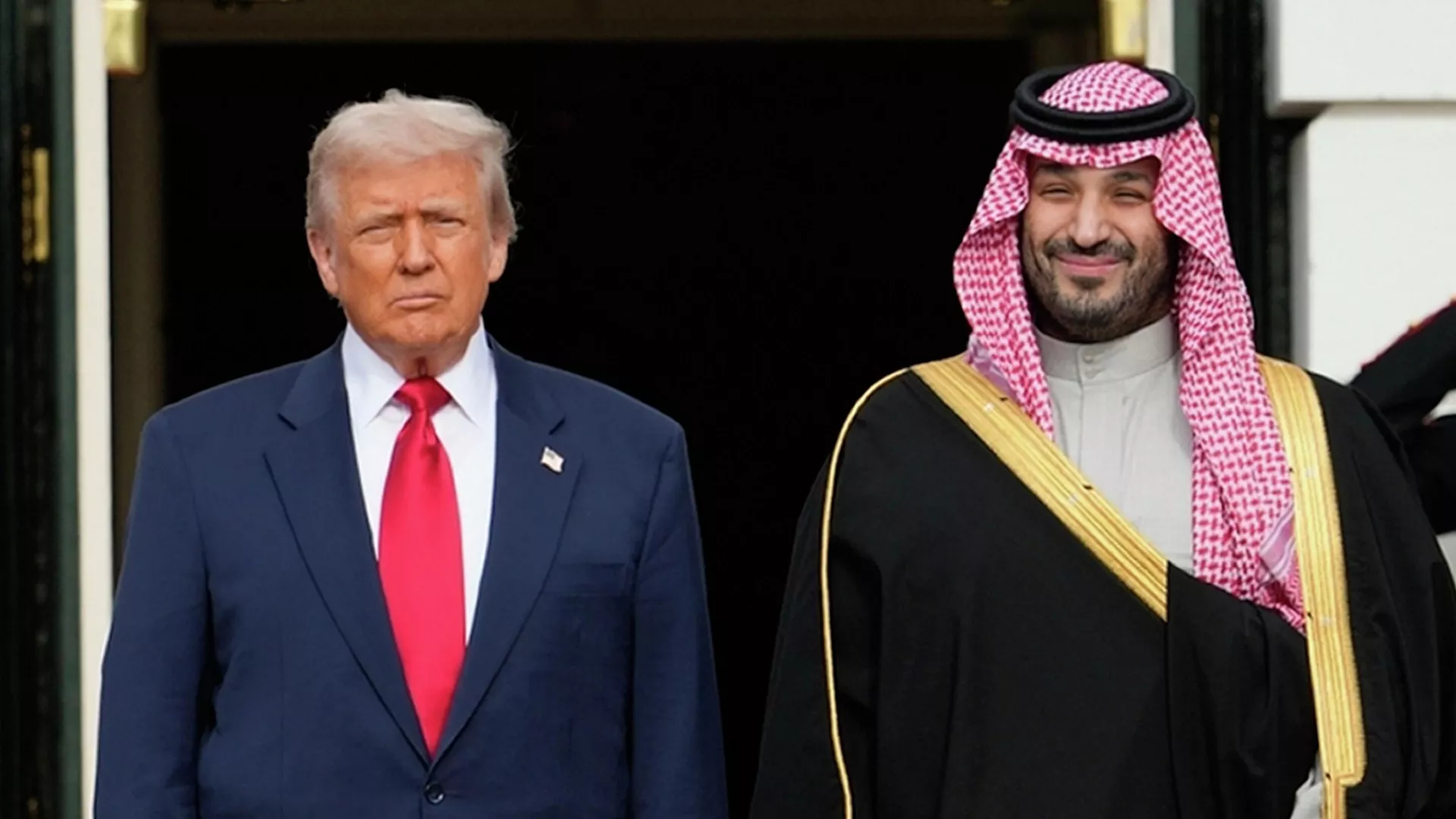 O presidente dos Estados Unidos, Donald Trump, e o príncipe herdeiro da Arábia Saudita, Mohammed bin Salman, em novembro de 2025 - Sputnik Brasil, 1920, 19.05.2026