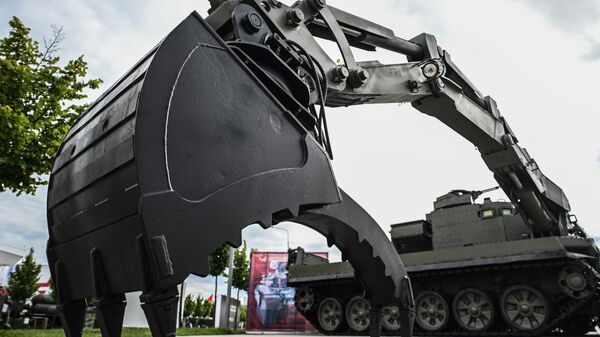 O veículo blindado de engenharia multifuncional (UBIM, na sigla em russo). - Sputnik Brasil