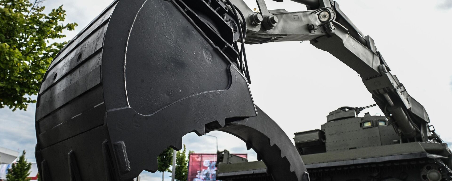 O veículo blindado de engenharia multifuncional (UBIM, na sigla em russo). - Sputnik Brasil, 1920, 26.03.2026