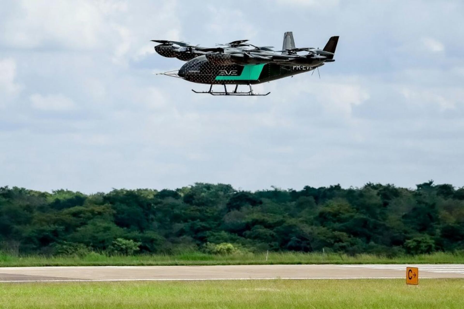 A Eve Air Mobility pode apresentar seu carro voador após a apresentação do caça Gripen em Gavião Peixoto, em São Paulo. - Sputnik Brasil, 1920, 26.03.2026