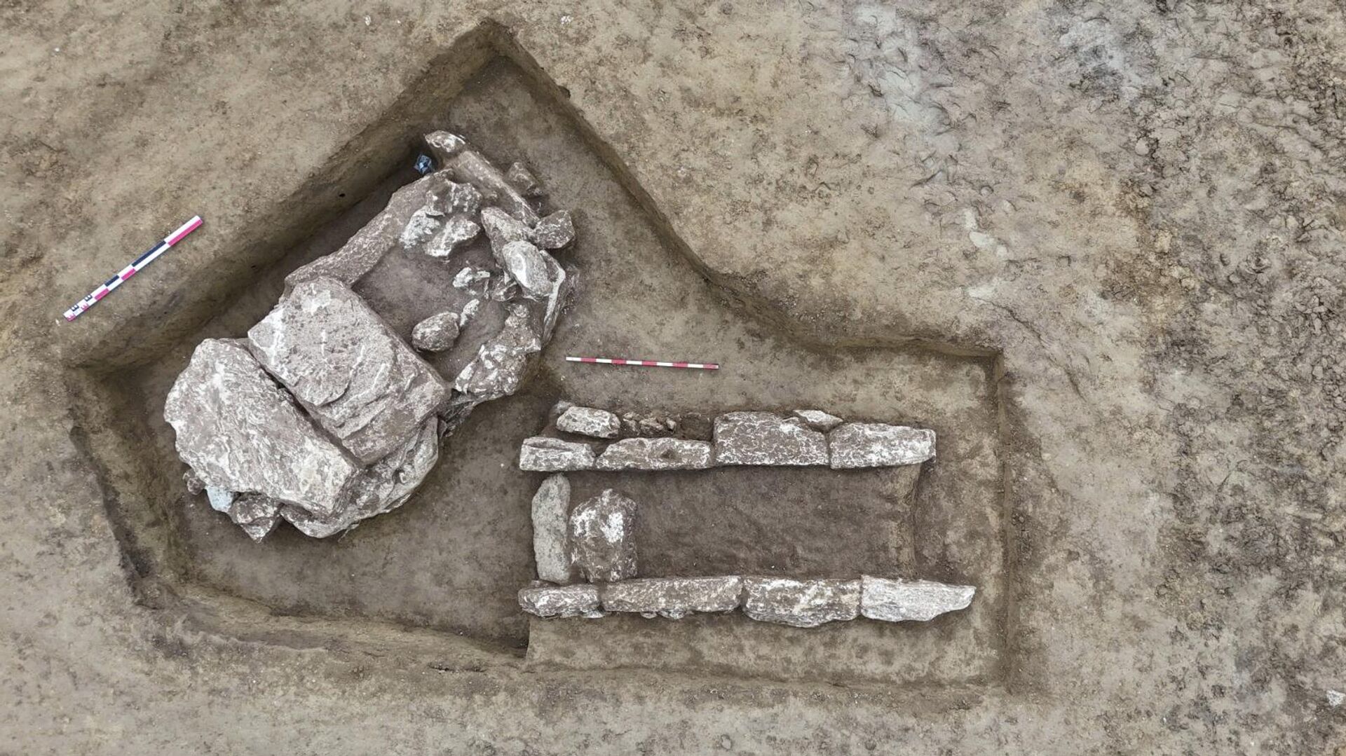 Uma tumba funerária com degraus do período helenístico é descoberta durante escavações em Nessebar, Bulgária Uma tumba funerária com degraus do período helenístico é descoberta durante escavações em Nessebar, Bulgária - Sputnik Brasil, 1920, 27.03.2026