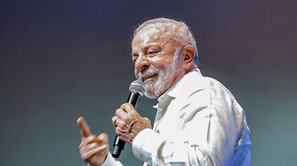 O presidente Luiz Inácio Lula da Silva na cerimônia de abertura da Caravana Federativa no Rio de Janeiro, no auditório do Caminho Niemeyer, na cidade de Niterói, em 26 de março de 2026 - Sputnik Brasil