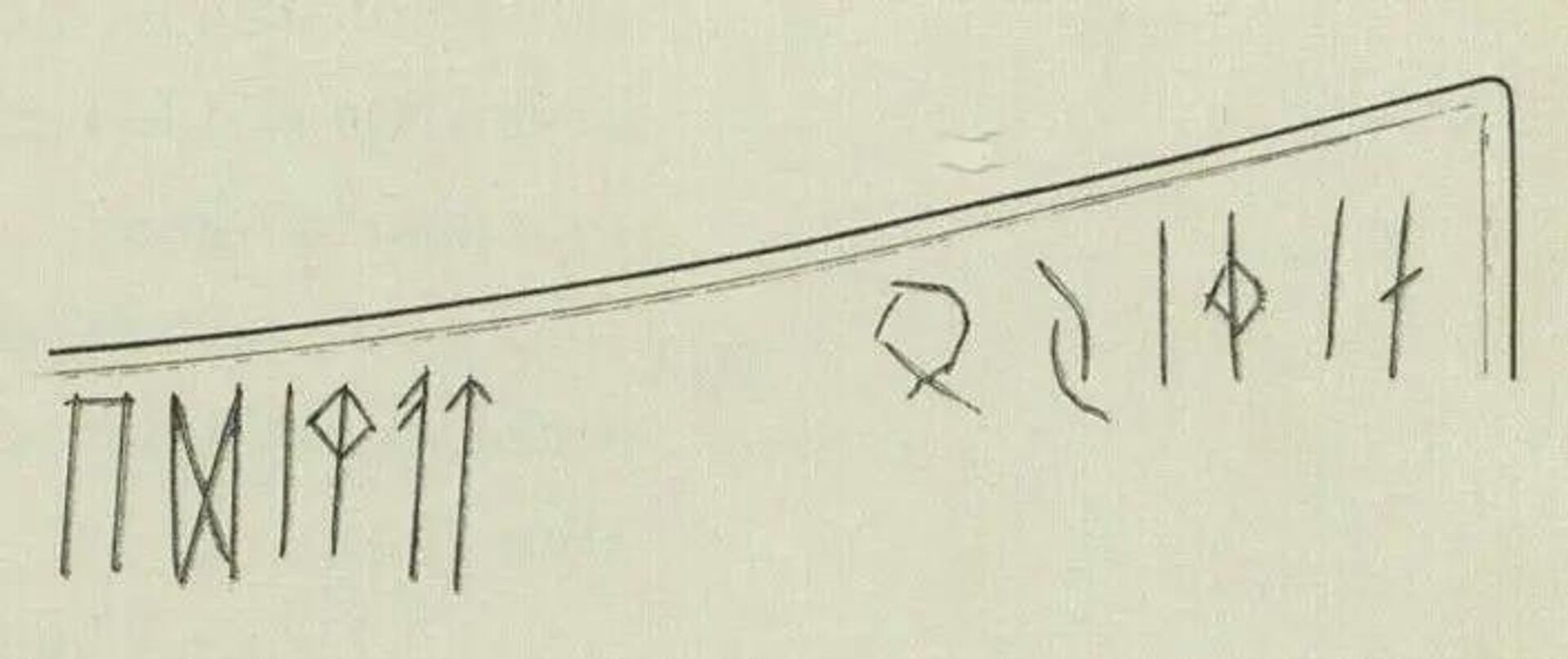 Inscrição NITHIJO TAWIDE esculpida na empunhadura de um escudo encontrado em Illerup Odal - Sputnik Brasil, 1920, 27.03.2026