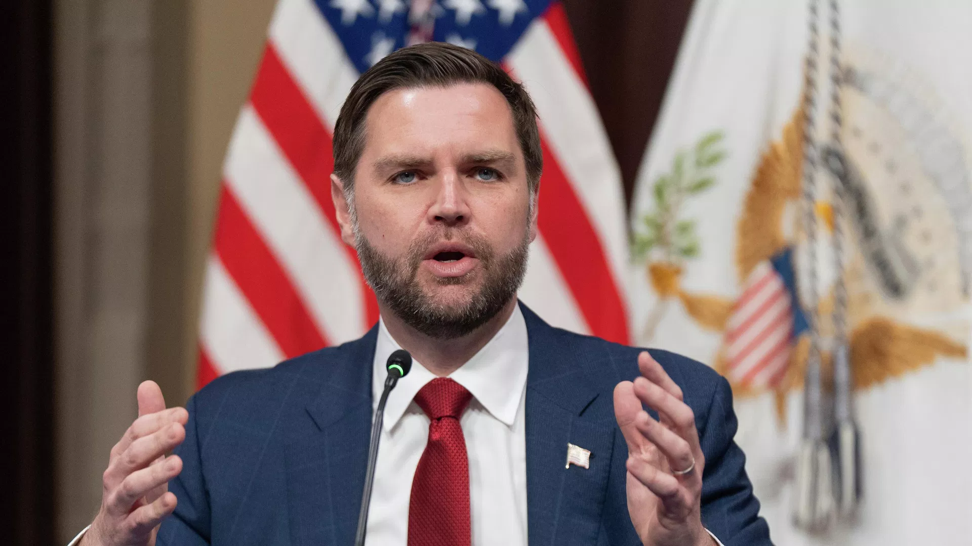 J.D. Vance discursa durante reunião na Casa Branca, em Washington DC. EUA, 27 de março de 2026 J.D. Vance discursa durante reunião na Casa Branca, em Washington DC. EUA, 27 de março de 2026 - Sputnik Brasil, 1920, 07.10.2026