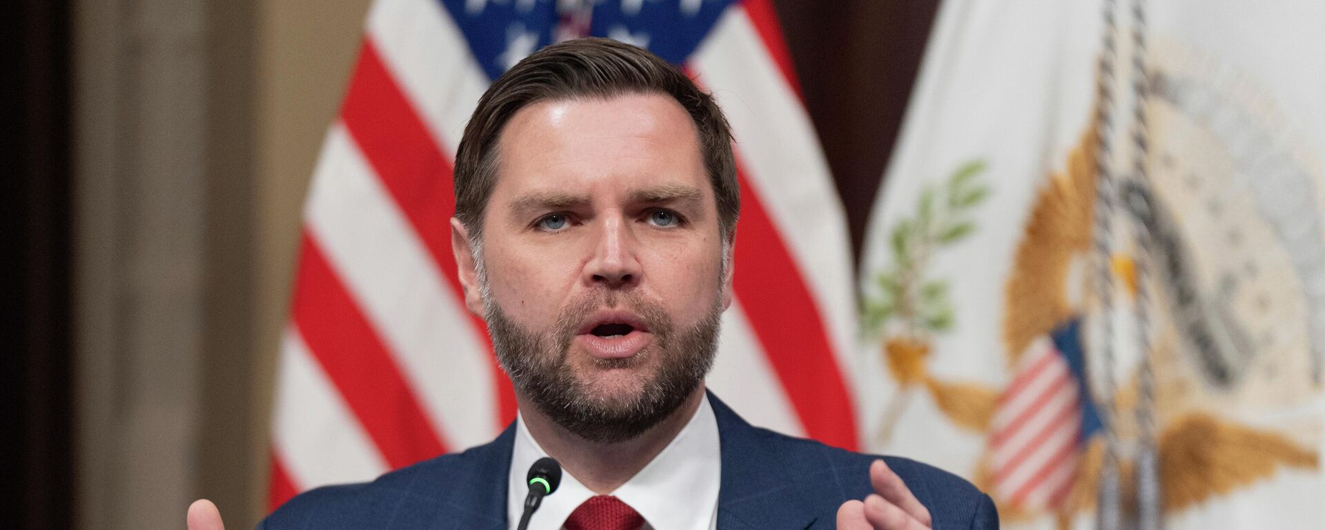 J.D. Vance discursa durante reunião na Casa Branca, em Washington DC. EUA, 27 de março de 2026 - Sputnik Brasil, 1920, 19.06.2026