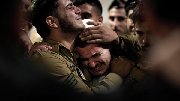 Soldados de Israel lamentam morte de sargento durante guerra em Gaza, em novembro de 2024 - Sputnik Brasil